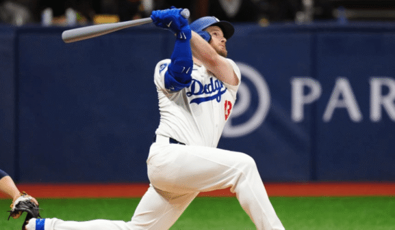 Max Muncy Stats, Wife, Son, Age, Height, Salary, Net Worth, Contract