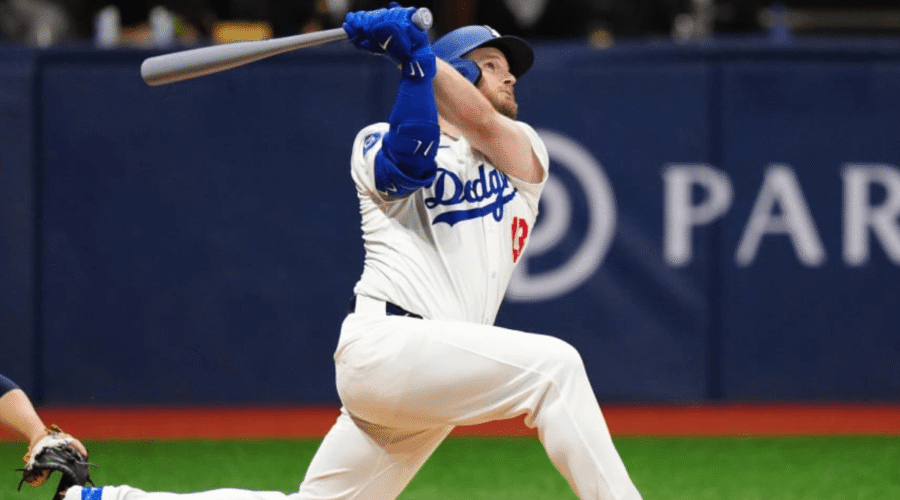 Max Muncy Stats, Wife, Son, Age, Height, Salary, Net Worth, Contract